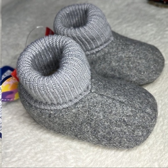 Light Gray Fleece Baby‎ Booties - Size 1 (0-6 Months)! - Picture 3 of 7